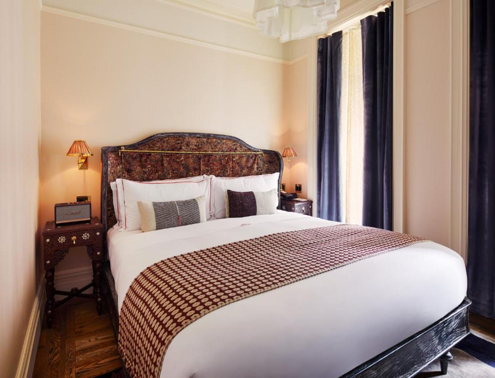 Petite Chelsea interior